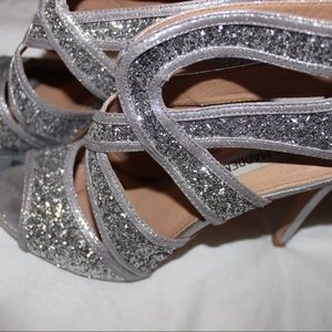 {ICE QUEEN VIBES} heels!❄️ SZ:7